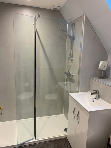 Bathroom, 14 Tweed Cottage, Scottish Borders