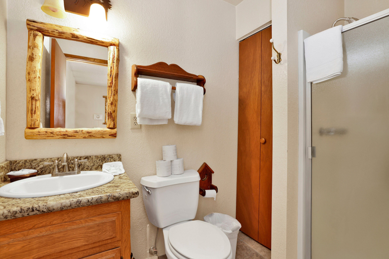 Bathroom 4, Good Times #1295, San Bernardino