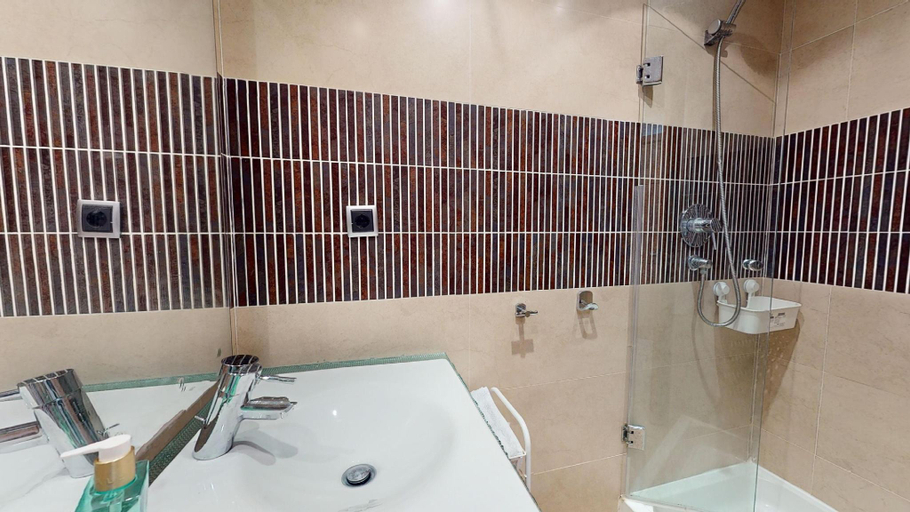 Bathroom 5, Penthouse Infanta-Murcia Holiday Rentals Property, Murcia