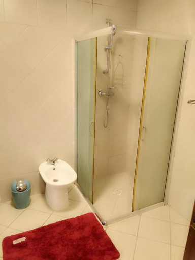 Bathroom 5, Natalia Guest House, Ingombota