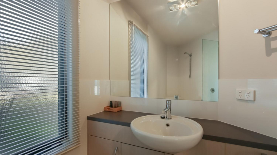 Bathroom 10