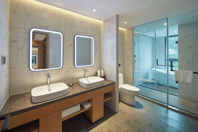 Bathroom, Days Hotel by Wyndham Bishan Chongqing, Chongqing