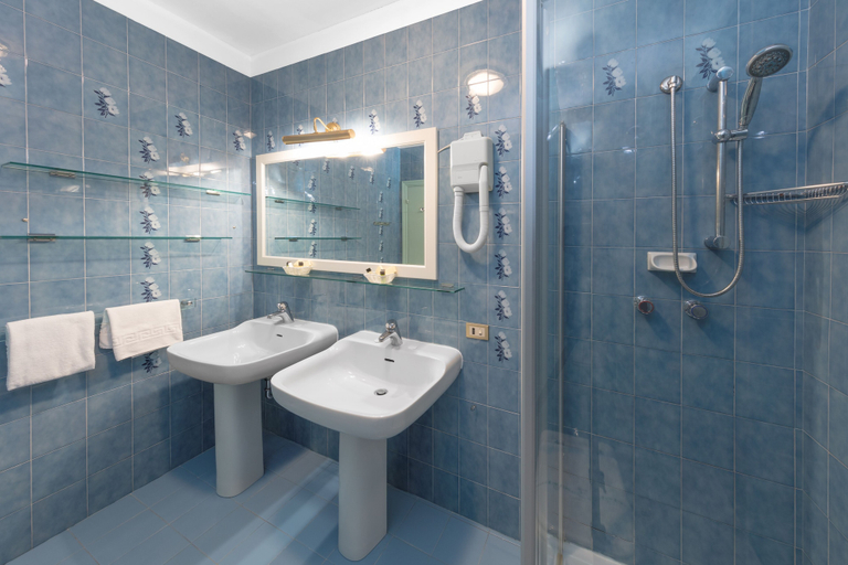 Bathroom 4, Hotel Numana Palace, Ancona