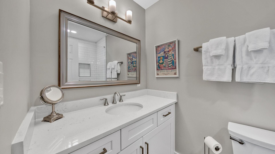 Bathroom 4, Seahaunts 6A, Walton