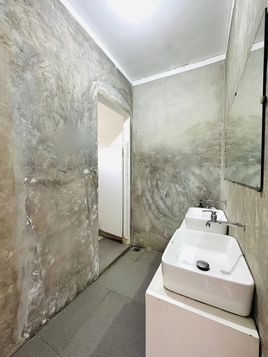 Bathroom 4, Dayon Hostel, Coron
