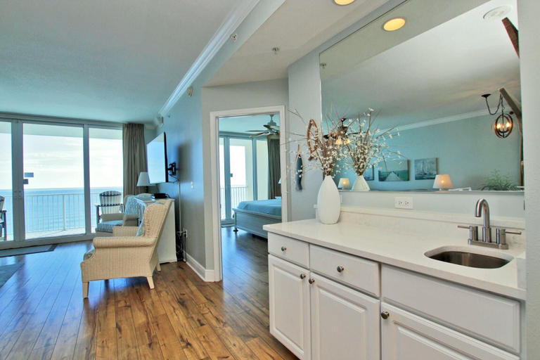 Bathroom 2, San Carlos 801, Baldwin