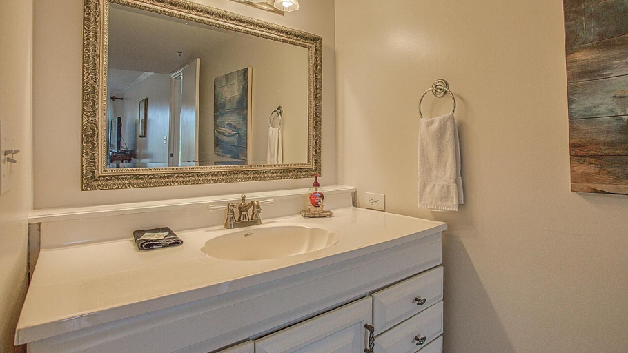 Bathroom 4, Destin Towers 31, Okaloosa