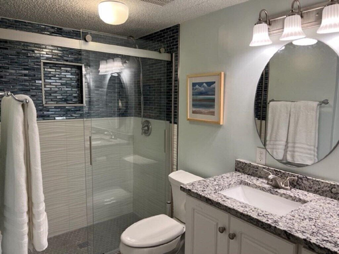 Bathroom 4, Anastasia 112, Saint Johns
