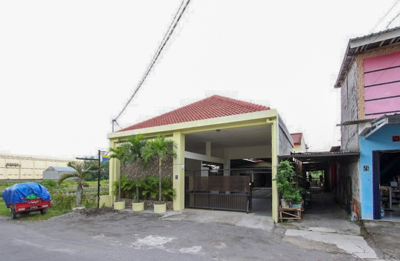 Exterior & Views 2, Pondok Guesthouse RedPartner, Sleman