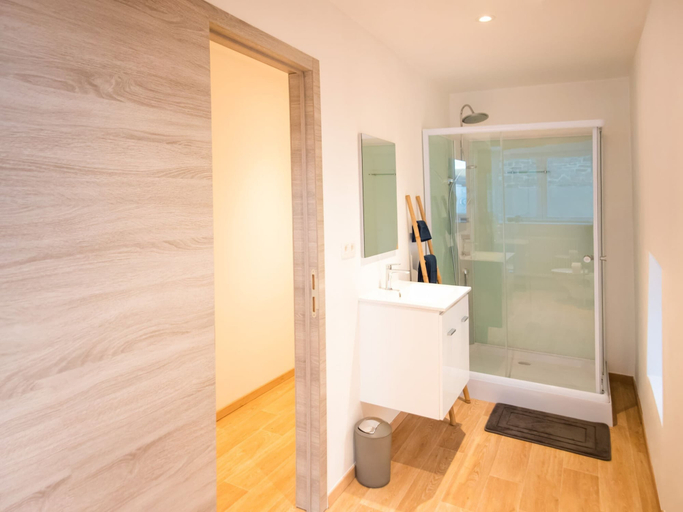 Bathroom 5, Superb Duplex Ideally Located in the Centre of Aywaille, Liège