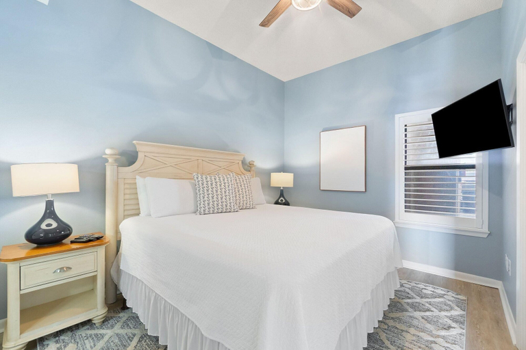Bedroom 2, Phoenix V 102, Baldwin