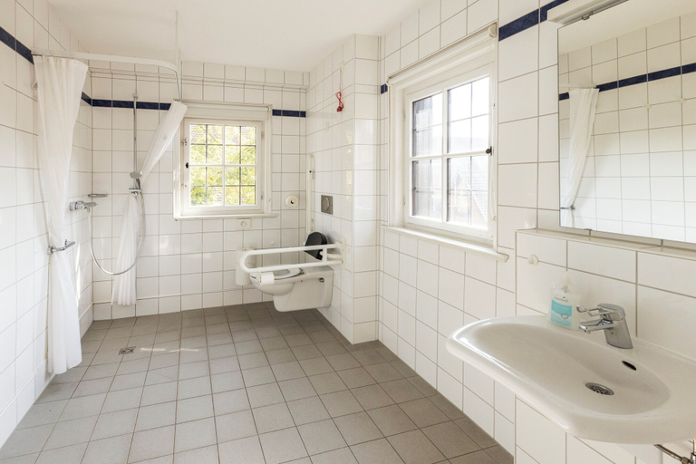 Bathroom 5, Jugendherberge Dinkelsbühl - Youth Hostel, Ansbach