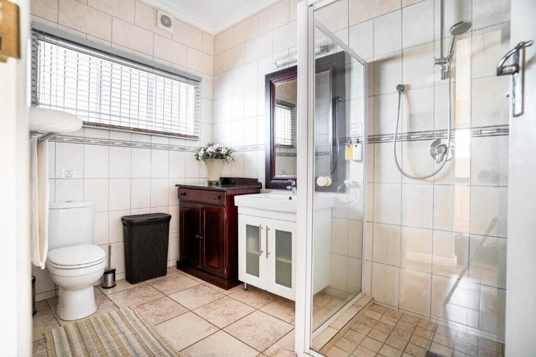 Bathroom 4, Avemore Vredehof No 2, Cape Winelands