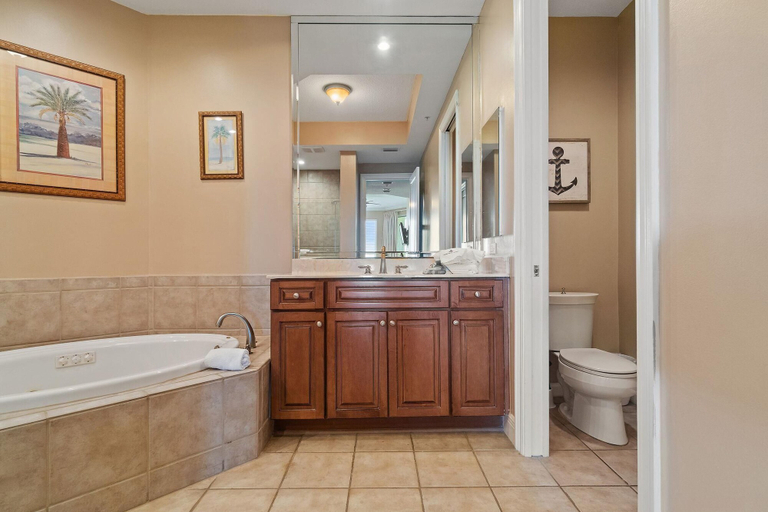 Bathroom 4, Lost Key C1003-unlimited Golf!, Escambia