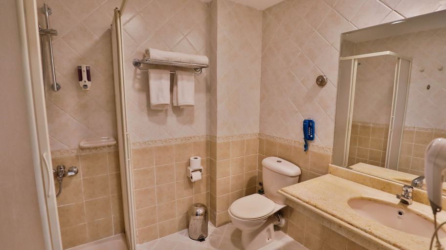 Bathroom 5, Magic Beach Hotel Hurghada, Al-Ghurdaqah