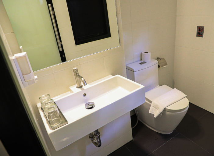 Bathroom 4, BED Phrasingh Hotel - Adults Only, Muang Chiang Mai