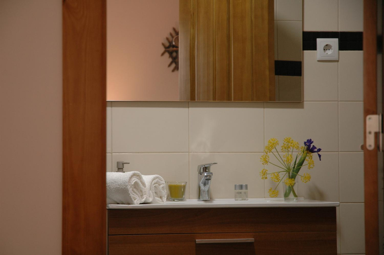 Bathroom, Casa de l Telar, Miranda do Douro
