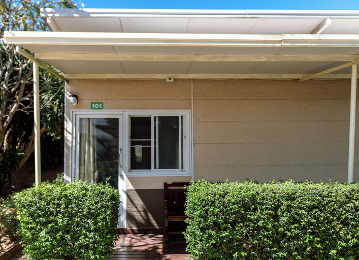 Exterior 5