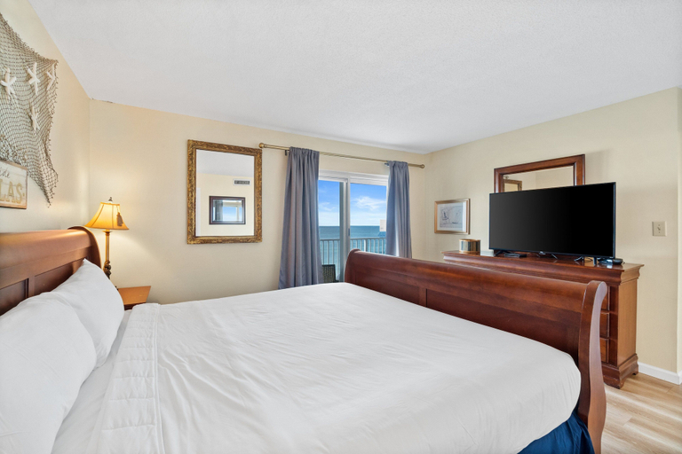Bedroom 3, Moonspinner by Book That Condo, Bay