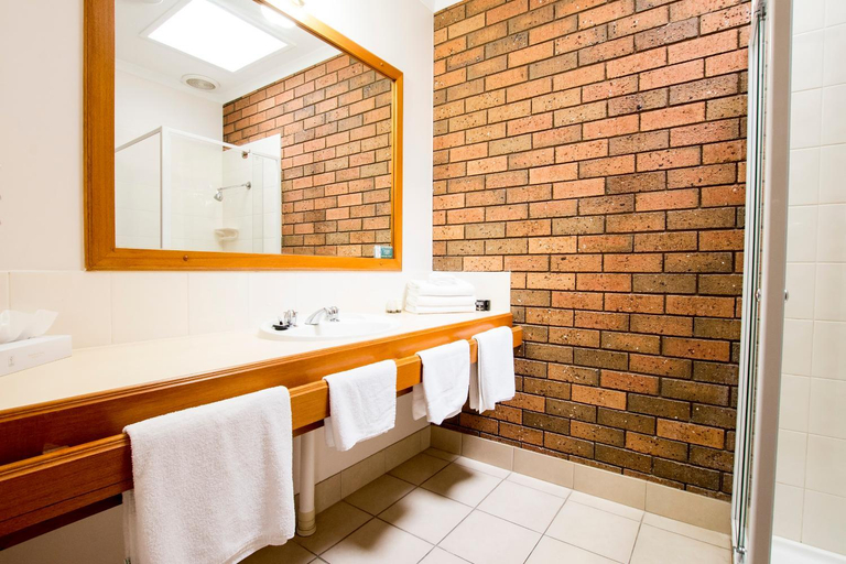 Bathroom 3, Sportslander Motor Inn, Murray