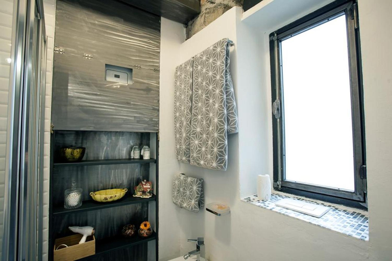Bathroom 13