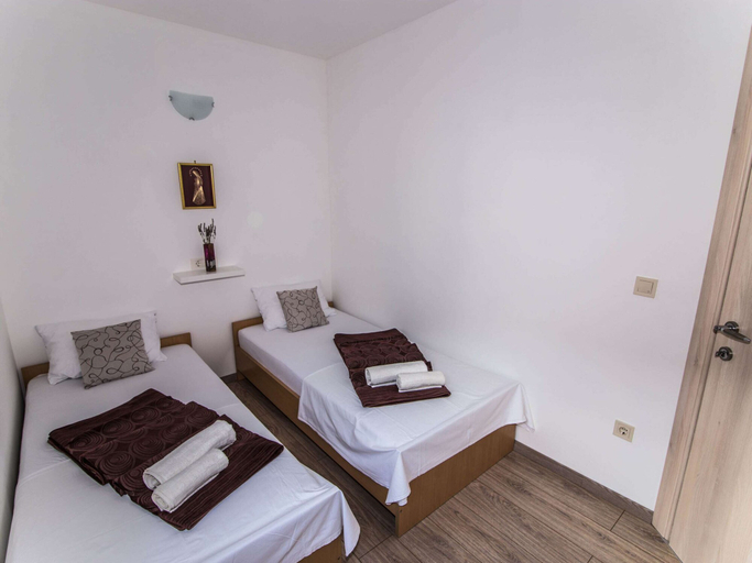Bedroom 3, Spacious Apartment, Private Terrace in the Countryside, Wi-fi and Parking, Konavle