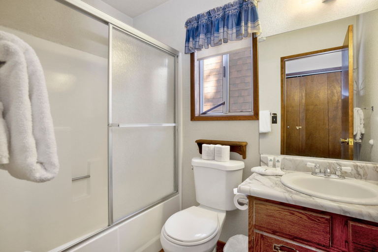 Bathroom 3, Cedar Pines #1529, San Bernardino