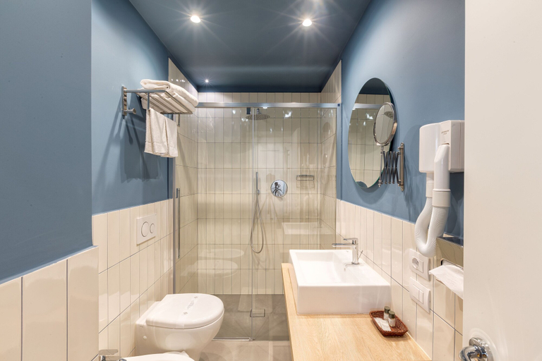 Bathroom 4, Gemma, Rimini