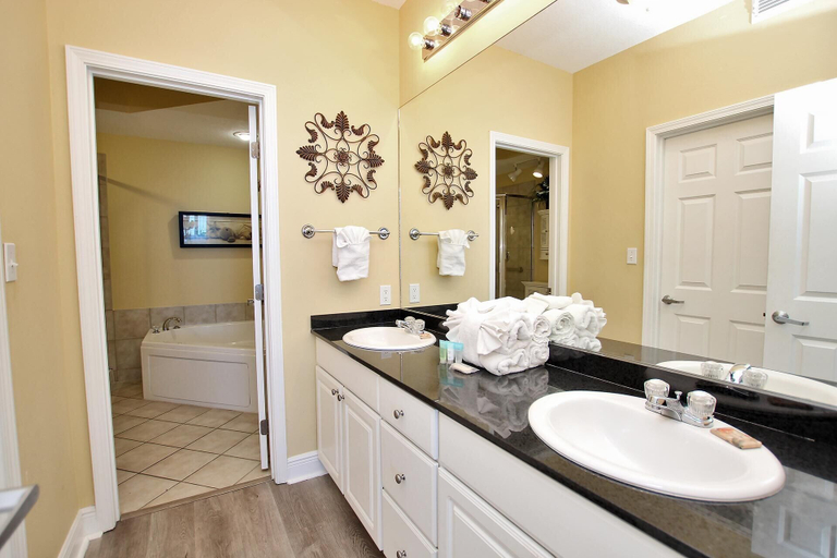 Bathroom 2, San Carlos 609, Baldwin