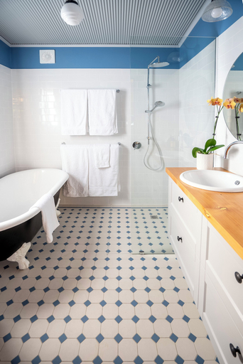 Bathroom 2, Tread Lightly Cabins, Adelaide