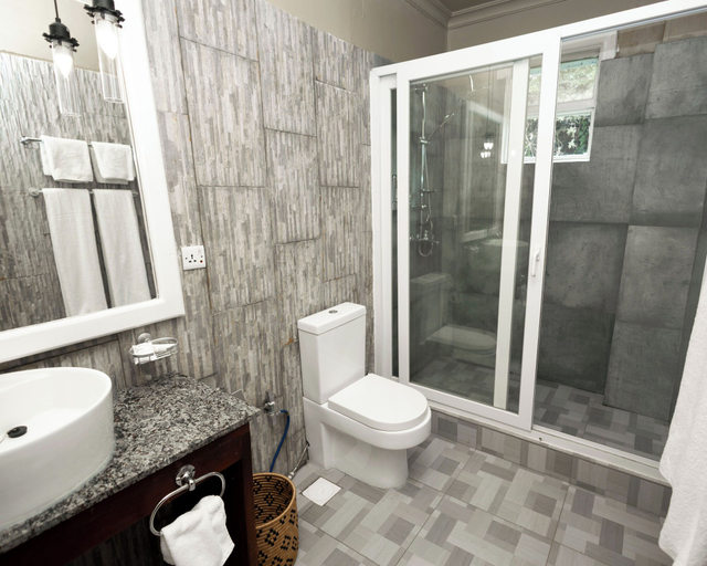 Bathroom 3, Tiloreza Volcanoes Ecolodge, Musanze