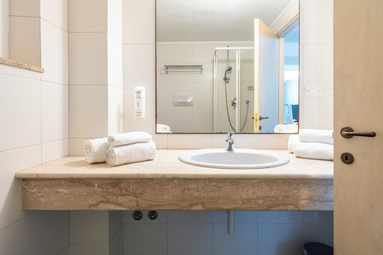Bathroom 5, Cala della Torre, Nuoro