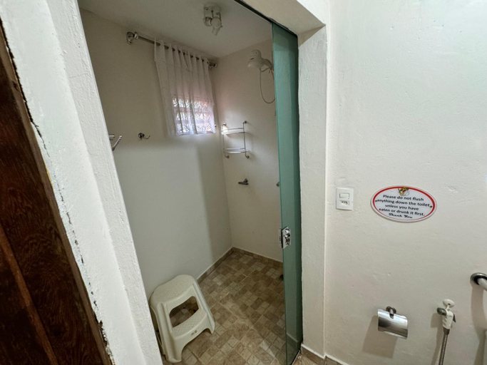Bathroom 2, Pink Complex, Abadiânia