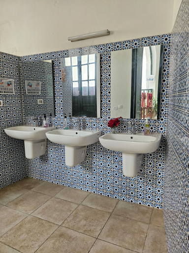 Bathroom 5, Hostel El Medina, Sidi El Béchir