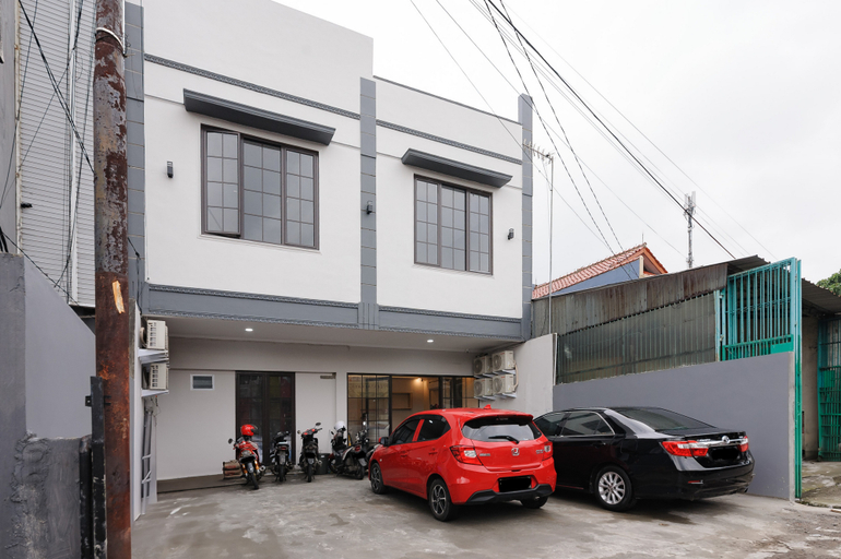 Exterior & Views 2, RedDoorz Plus near Kebun Raya Bogor, Bogor