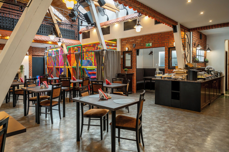 Food & Drinks 5, Hotel Dworski Galaktyczny Park, Police