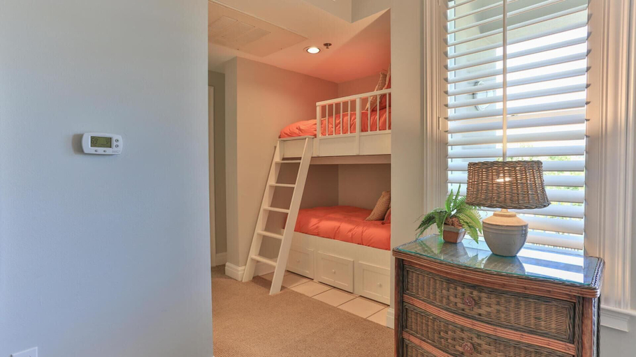 Bedroom 2, Grandview 102, Walton