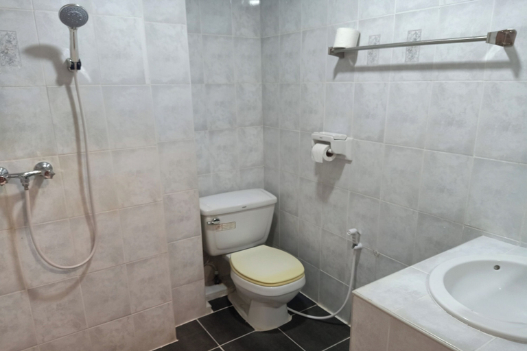 Bathroom 4, Phayao Northern Lake Hotel, Muang Phayao