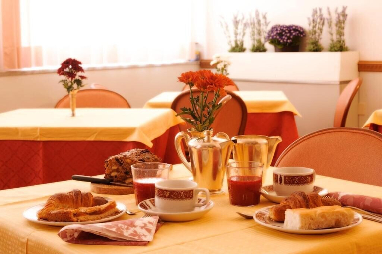 Food & Drinks 5, Hotel Tritone, Savona