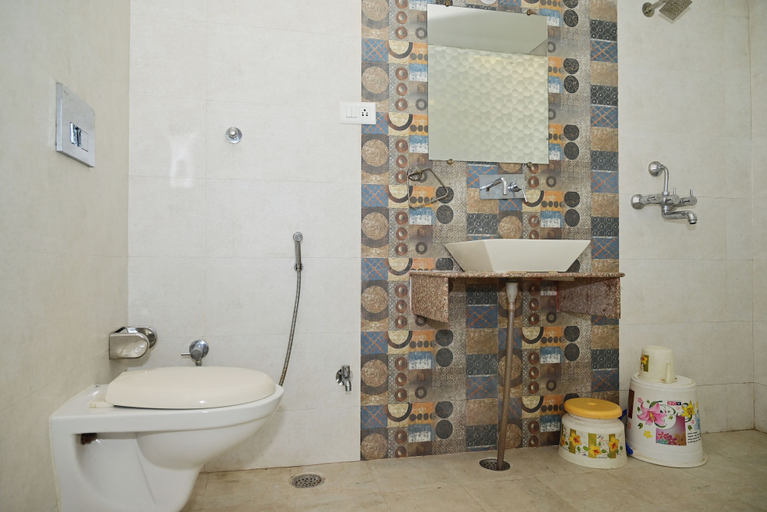 Bathroom 5, Ganga Monastery, Varanasi