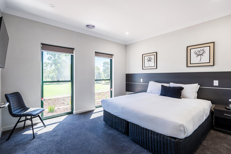 Bedroom, Yarrawonga Mulwala Golf Club Resort, Corowa