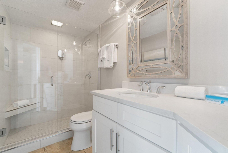 Bathroom 3, Summer House 1203a, Baldwin