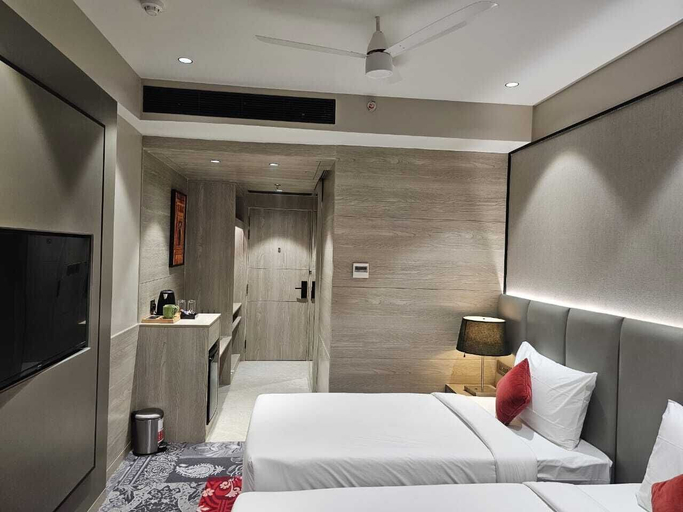 Bedroom 2, Crystal Inn, Agra