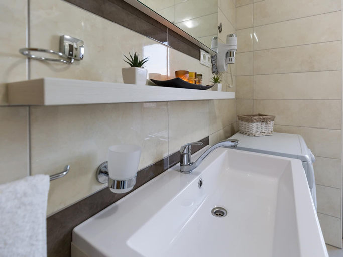 Bathroom 4, Spacious Holiday Home With Swimming Pool, Ražanac