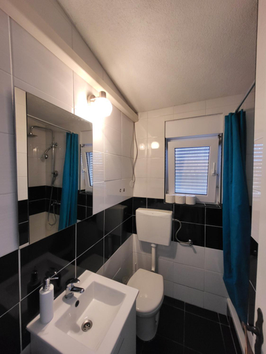 Bathroom 4, Doana Apartments, Vir