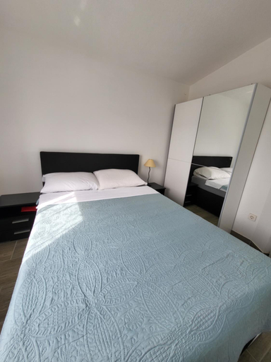 Bedroom 2, Doana Apartments, Vir