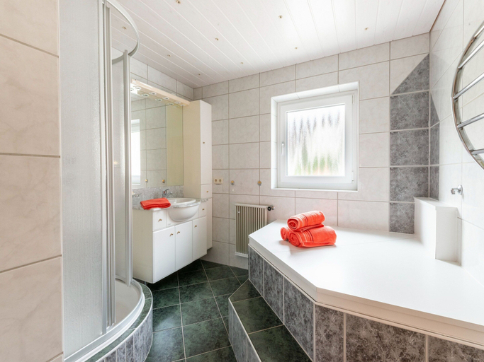 Others 5, Inviting Holiday Apartment in Ladis With Balcony, Landeck