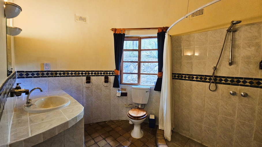 Bathroom 3, Musangano Lodge, Mutasa
