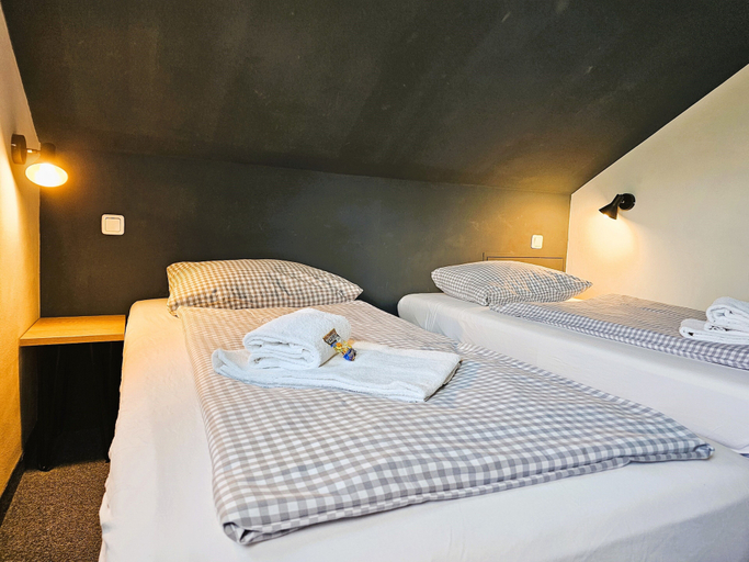 Bedroom 27