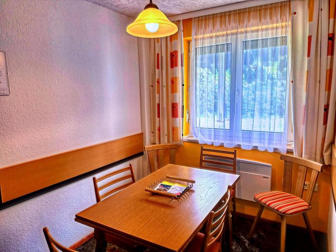Dining 2, Spacious Apartment in Gortipohl With Garden, Bludenz